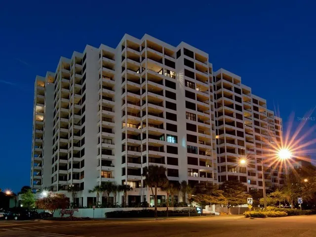 $1,570,000 | 1255 North Gulfstream Avenue, Unit 402, Sarasota, FL 34236