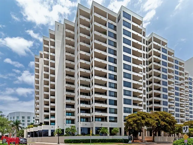 $1,570,000 | 1255 North Gulfstream Avenue, Unit 402, Sarasota, FL 34236