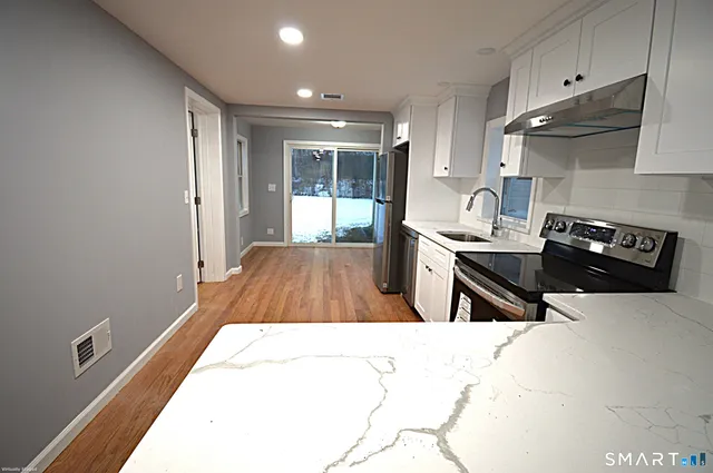 $2,800 | 17 Railroad Avenue, Farmington, CT 06085