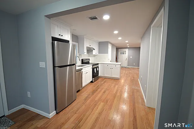 $2,800 | 17 Railroad Avenue, Farmington, CT 06085