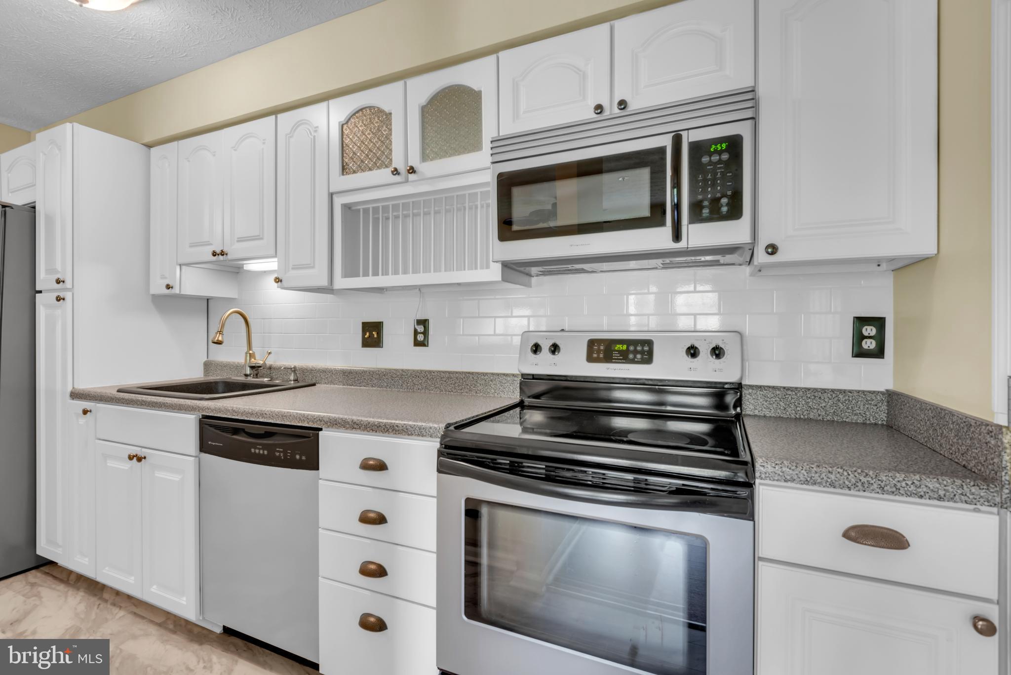 657 Deering Road, Unit 3E Pasadena, MD 21122 - Photo 5 of 27 Kitchen with Stainless Steel Appliances
