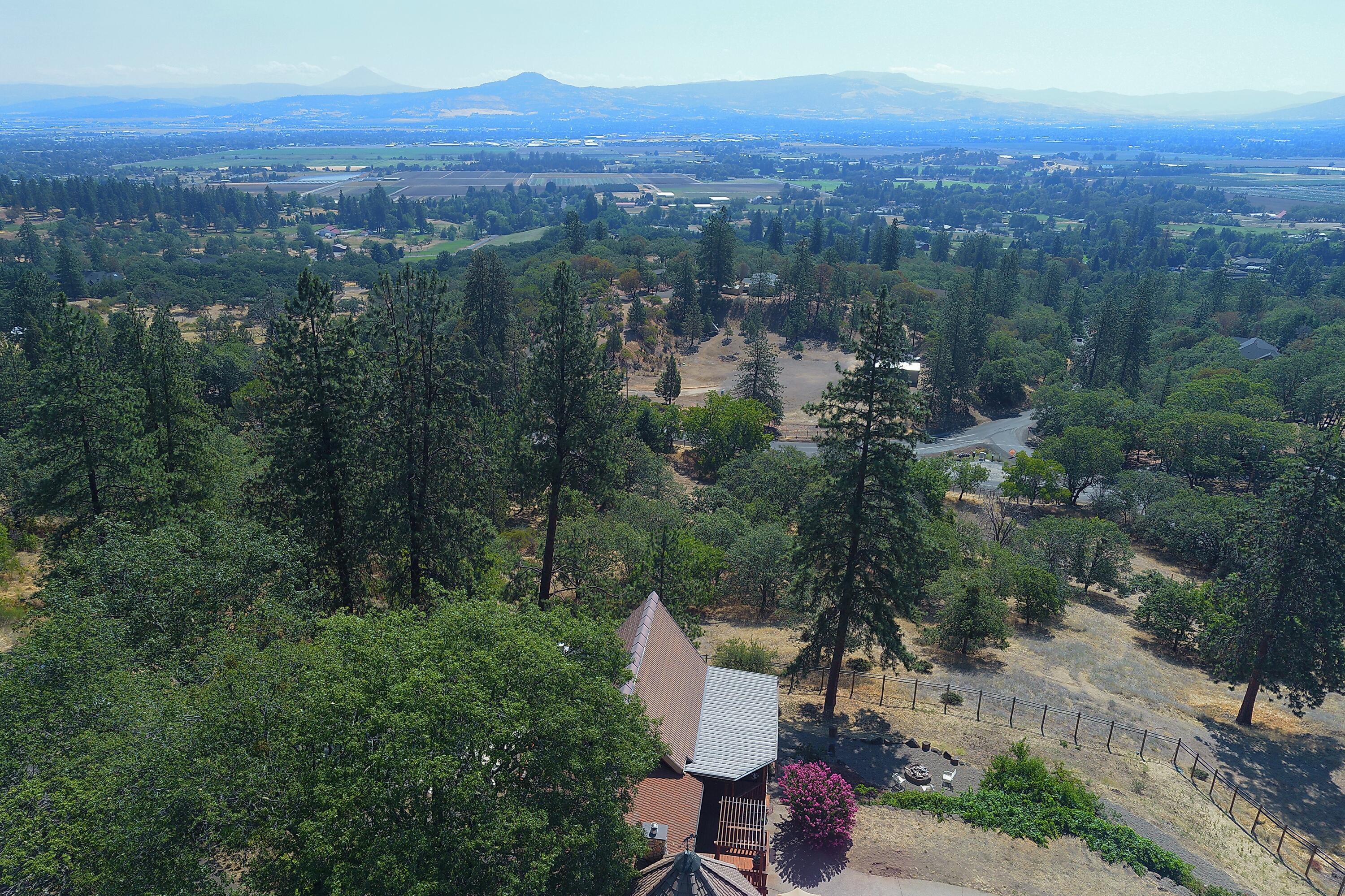 2421 Old Military Road Central Point, OR 97502 - Photo 30 of 35 16