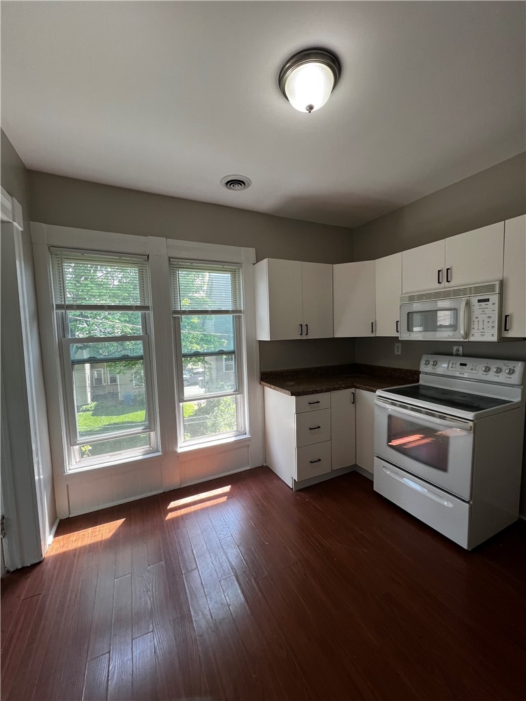 188-190 Charlotte Street, Unit 188 Rochester, NY 14607 - Photo 6 of 46 190 Up Kitchen