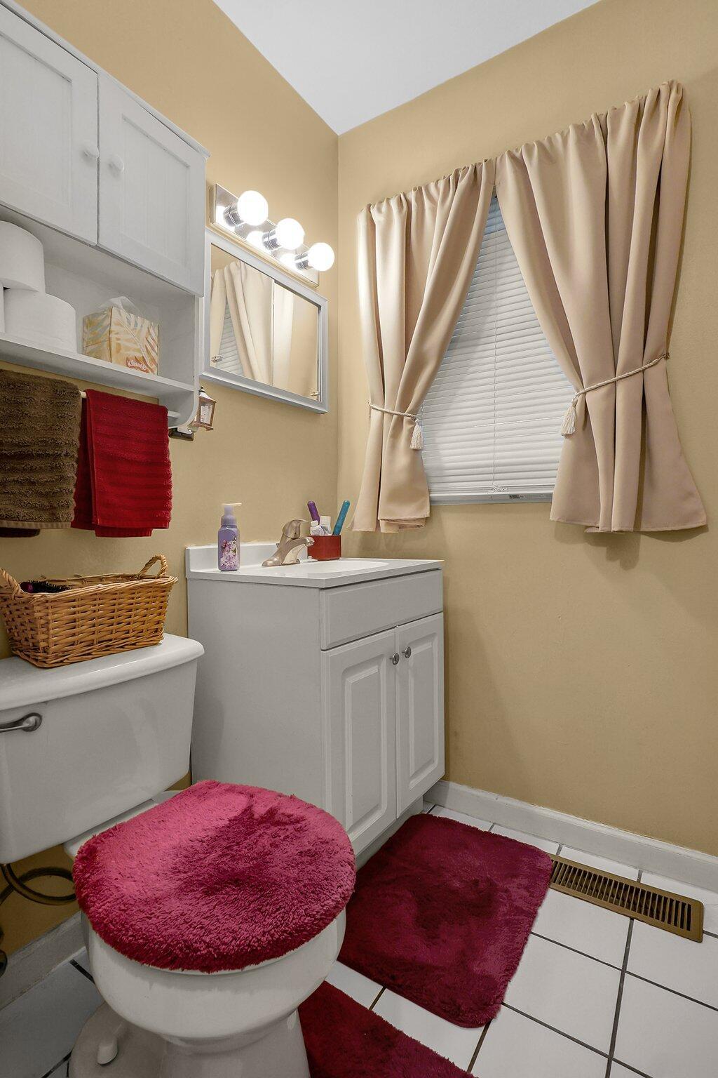 5073 Lockbourne Road Columbus, OH 43207 - Photo 15 of 26 16-web-or-mls-5073-lockbourne-rd
