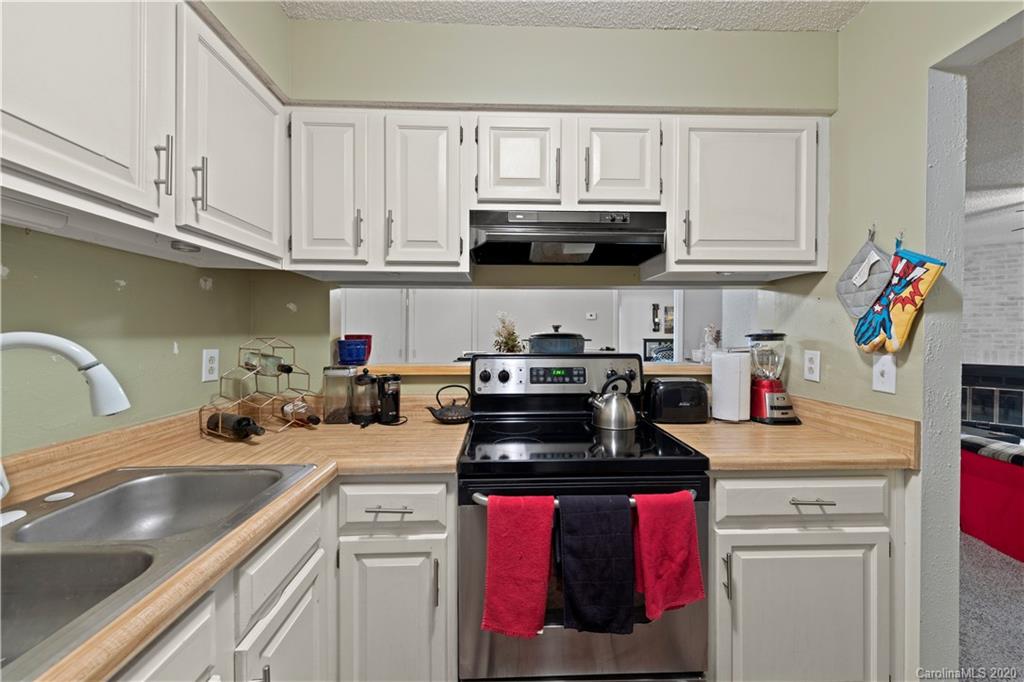 1606 Sharon Road West, Unit 33 Charlotte, NC 28210 - Photo 8 of 19 a kitchen with stainless steel appliances granite countertop a sink a stove and cabinets
