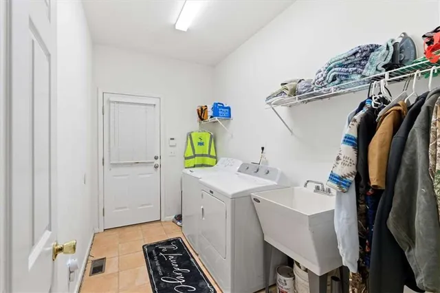 a view of a pathway of a house with wooden fence