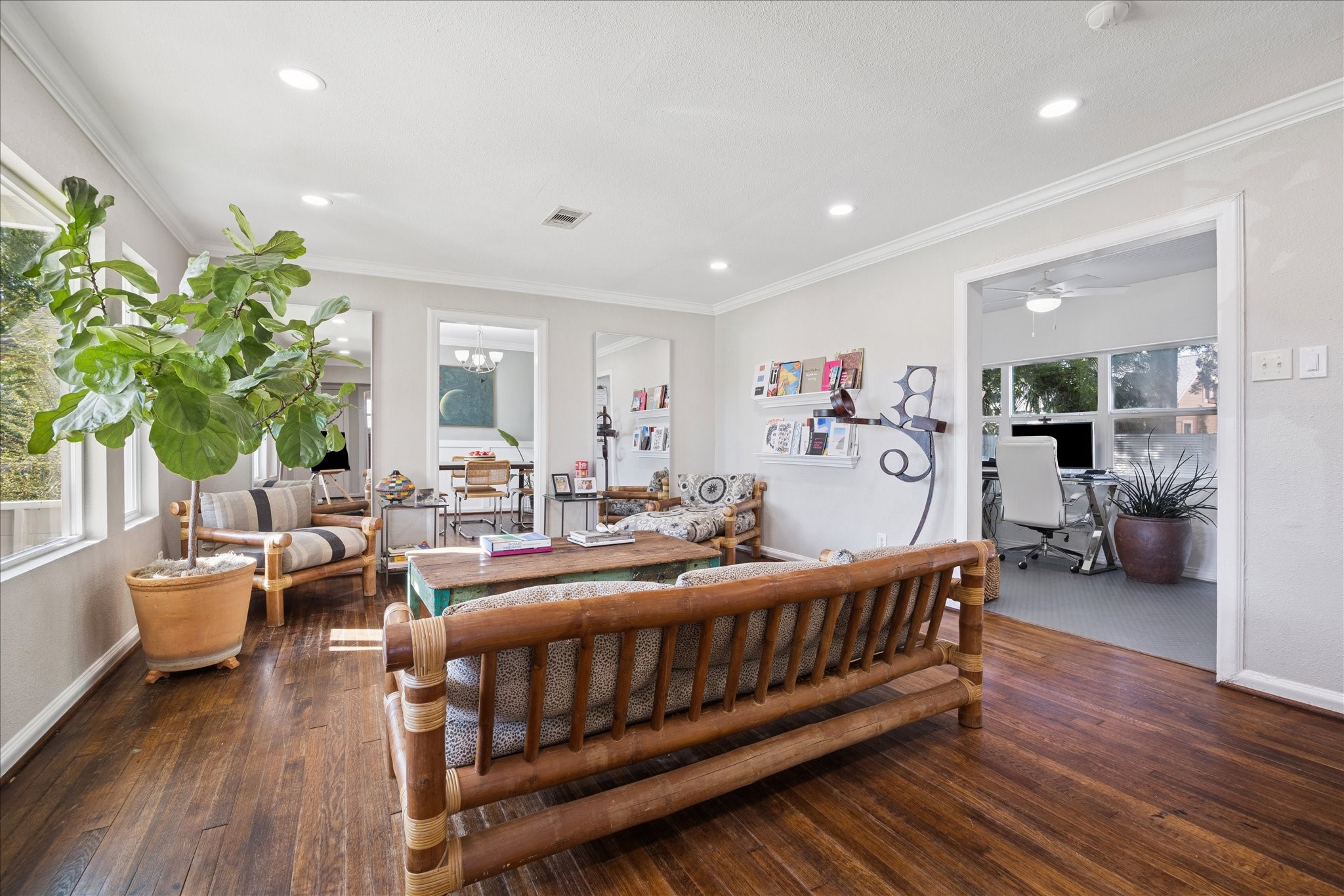 5651 Truett Street Houston, TX 77023 - Photo 6 of 19 a living room with furniture