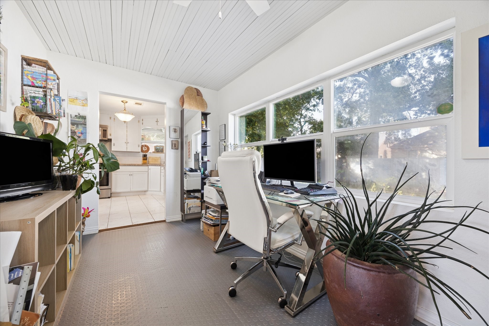 5651 Truett Street Houston, TX 77023 - Photo 8 of 19 a view of a livingroom with furniture and a potted plant