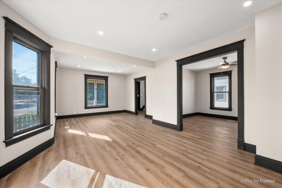 468 Locust Street Elgin, IL 60123 - Photo 9 of 53 Gallery Image 9