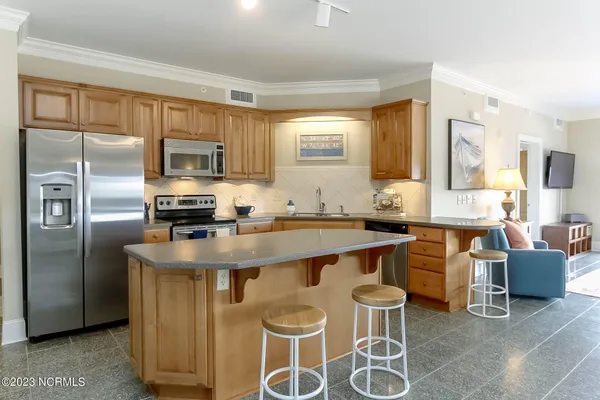 $595,000 | 4425 Arendell Street, Unit 301 & BOATSLIP #25, Morehead City, NC 28557