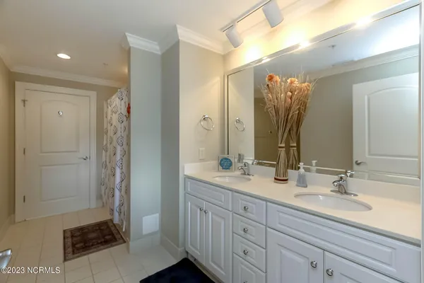 $595,000 | 4425 Arendell Street, Unit 301 & BOATSLIP #25, Morehead City, NC 28557