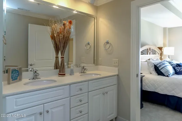 $595,000 | 4425 Arendell Street, Unit 301 & BOATSLIP #25, Morehead City, NC 28557