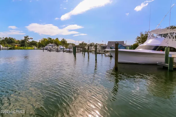 $595,000 | 4425 Arendell Street, Unit 301 & BOATSLIP #25, Morehead City, NC 28557