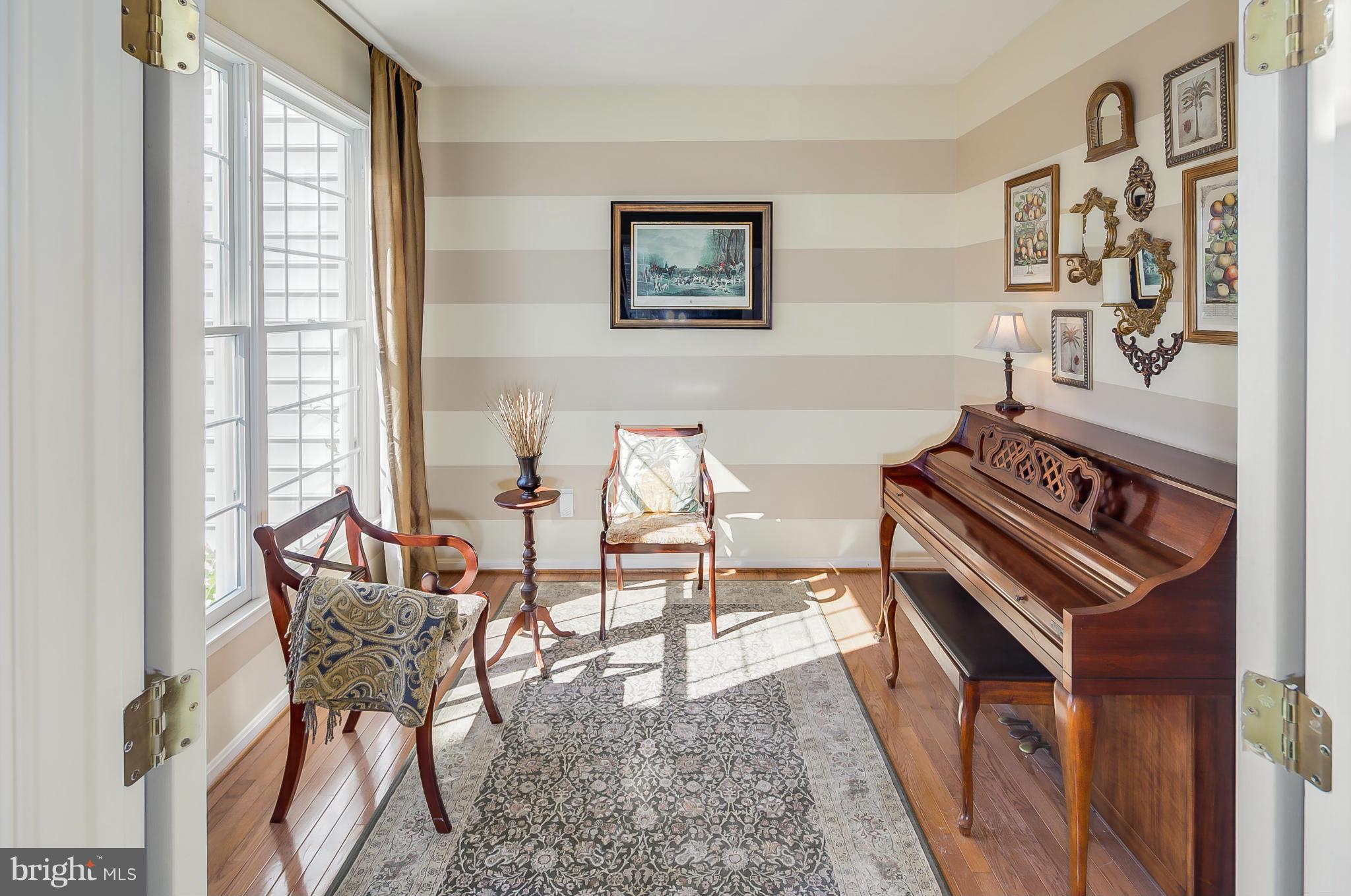 5949 Sandy Ridge Elkridge, MD 21075 - Photo 3 of 30 a living room with furniture and a piano