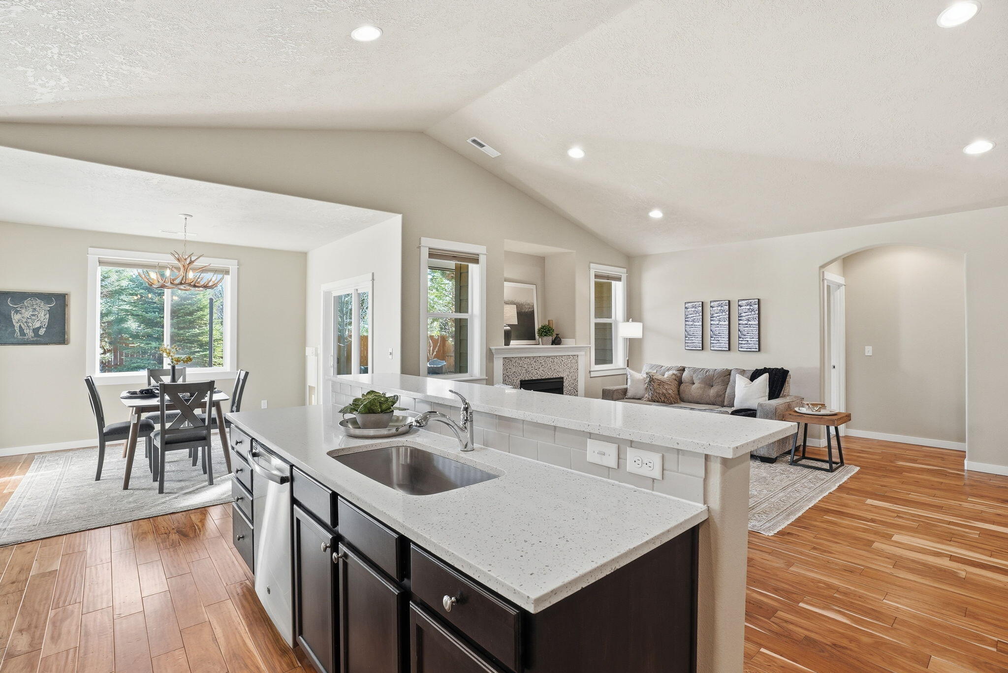1255 McKinney Butte Road, Unit E Sisters, OR 97759 - Photo 16 of 43 Great Room Kitchen with Dining Bar