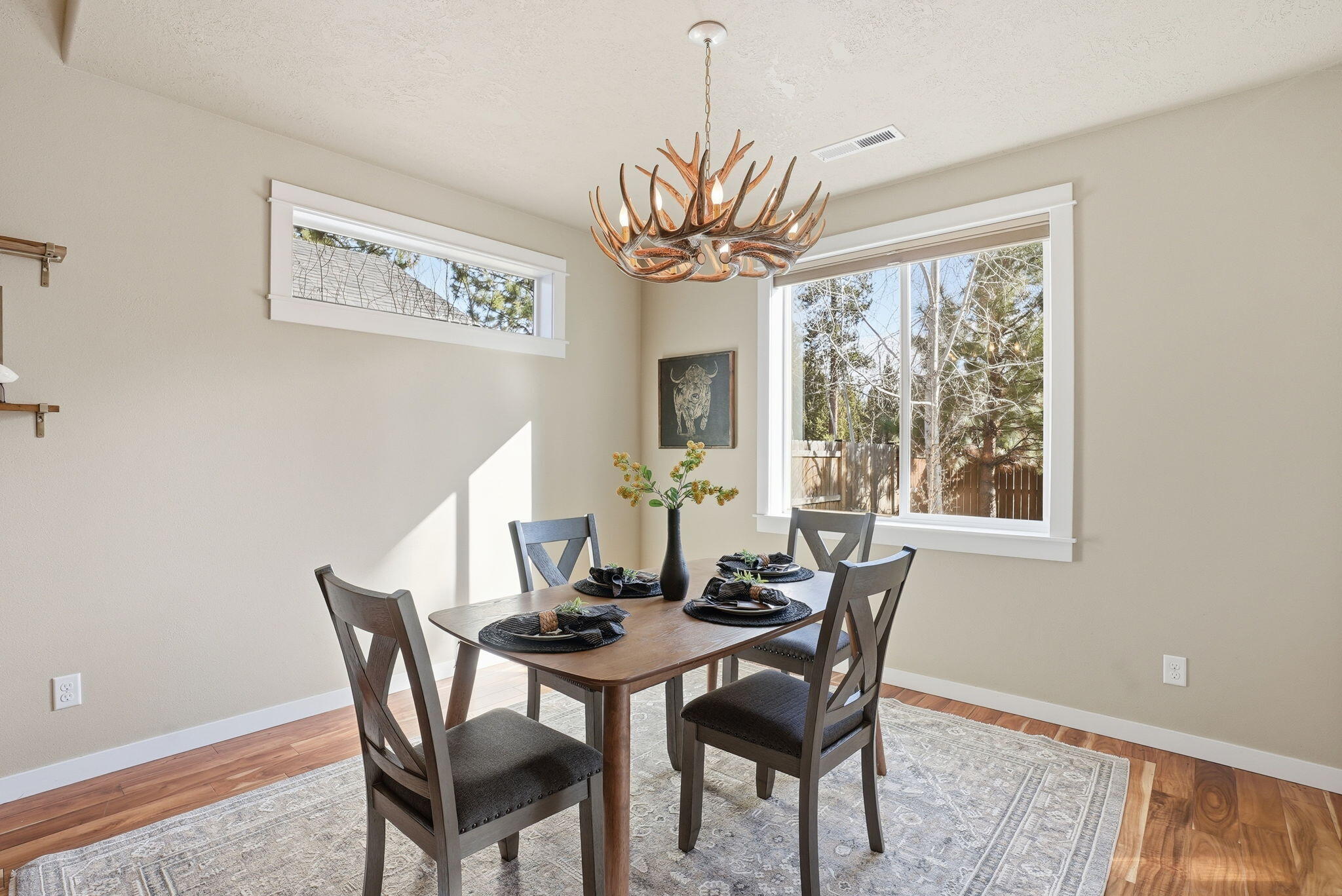 1255 McKinney Butte Road, Unit E Sisters, OR 97759 - Photo 18 of 43 Great Room Dining Area
