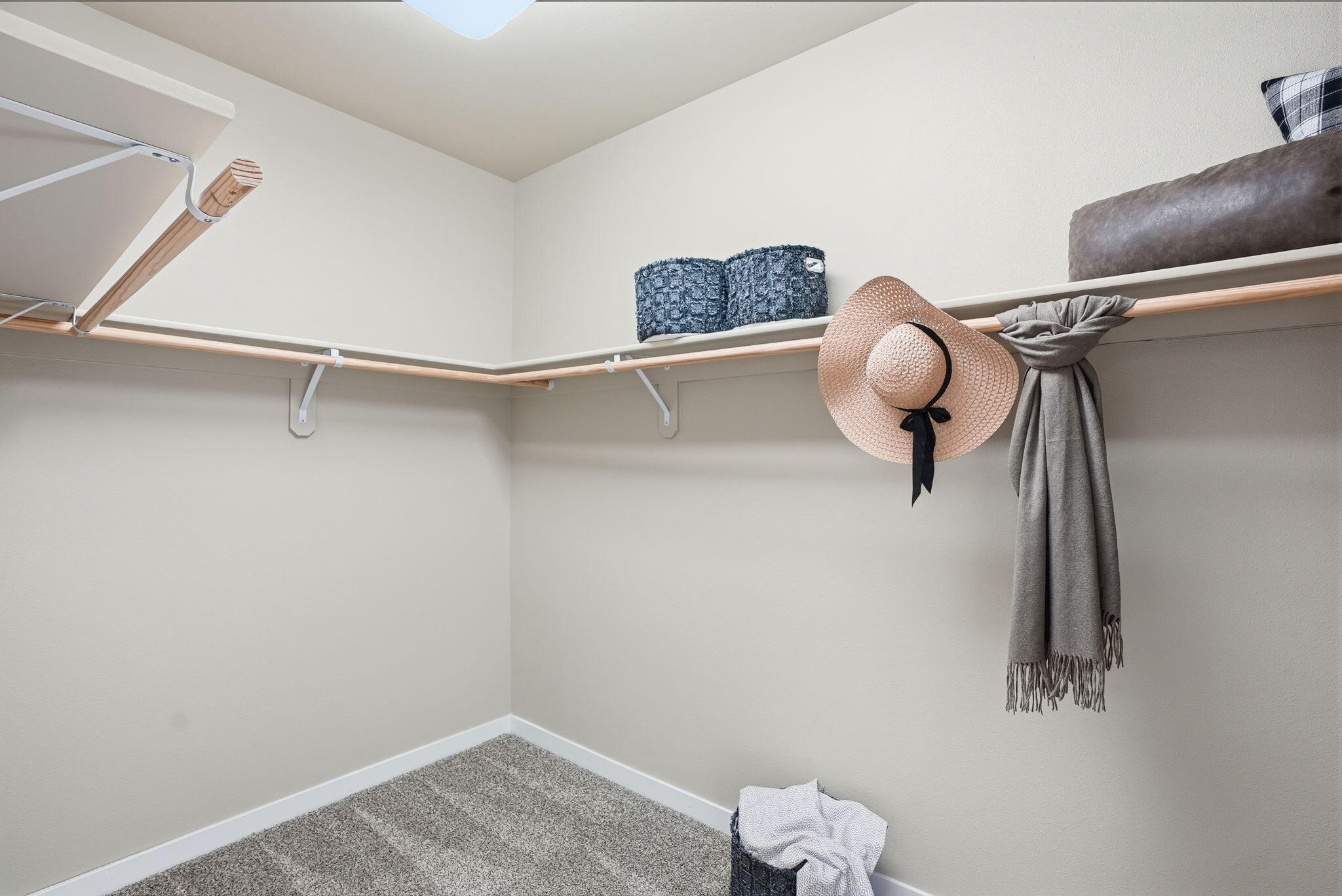 1255 McKinney Butte Road, Unit E Sisters, OR 97759 - Photo 27 of 43 Primary Suite Walk-in Closet