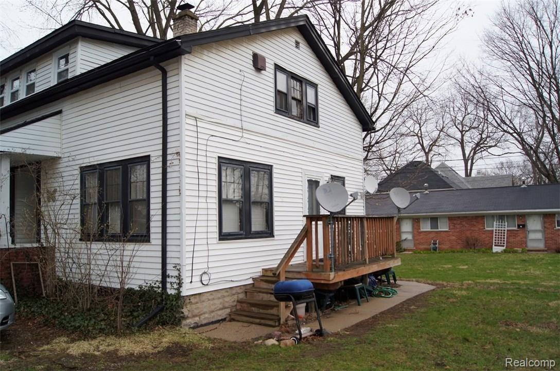 425 West 3rd Street Rochester, MI 48307 - Photo 12 of 26 Outside Back 1.jpg