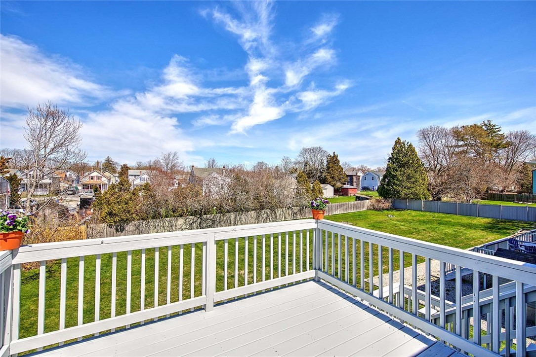 31 Garfield Avenue Bristol, RI 02809 - Photo 17 of 33