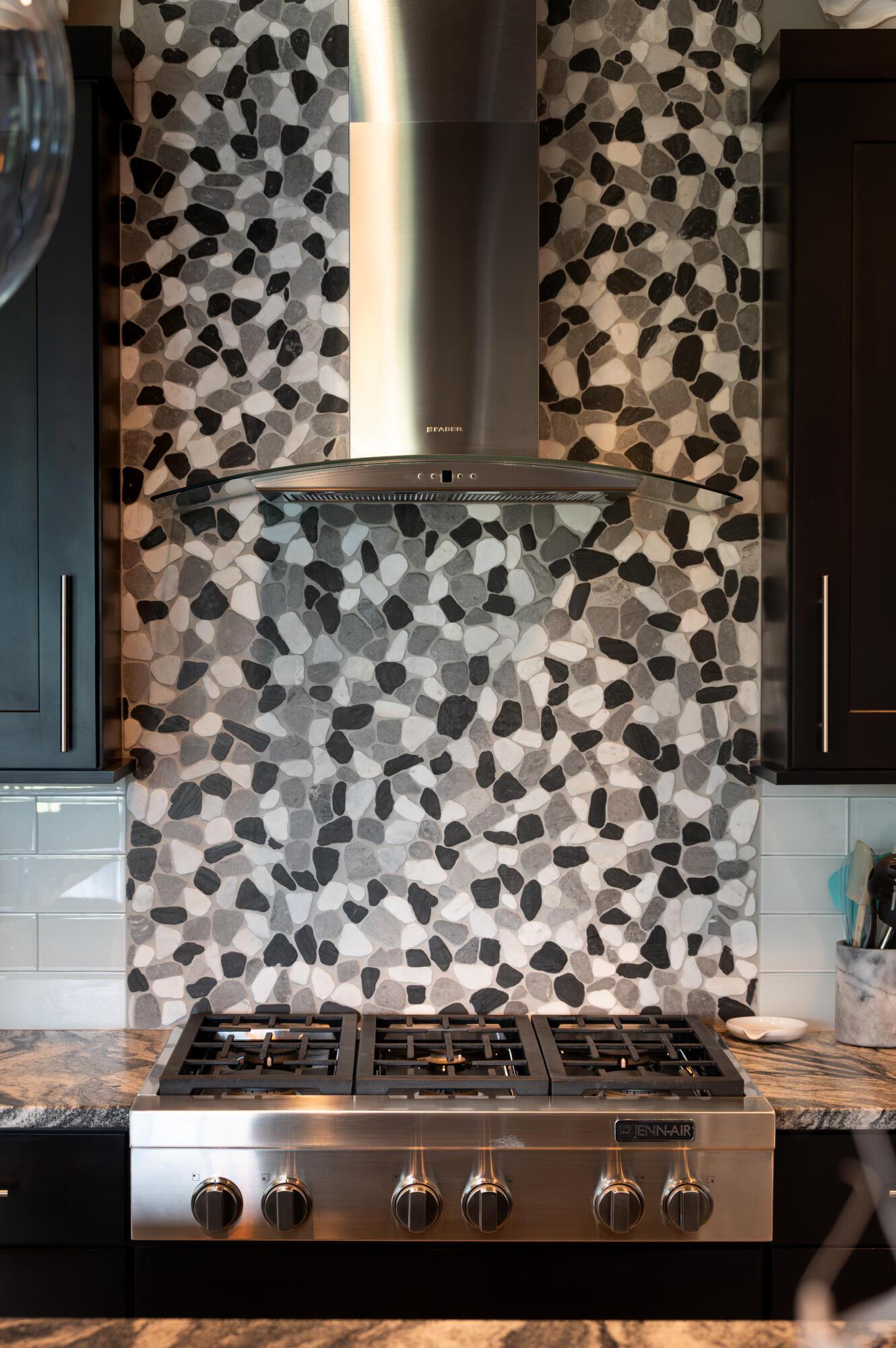 1404 Guilford Road Delaware, OH 43015 - Photo 13 of 33 Gas Range