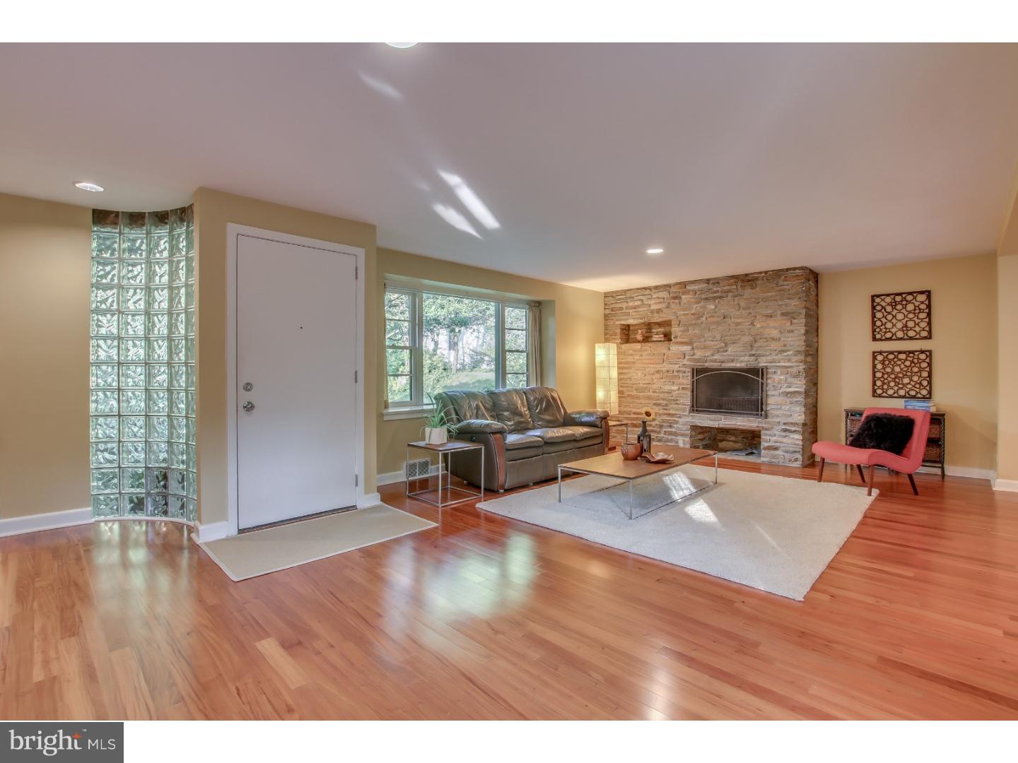 2350 Huntingdon Road Huntingdon Valley, PA 19006 - Photo 3 of 25 Gallery Image 3