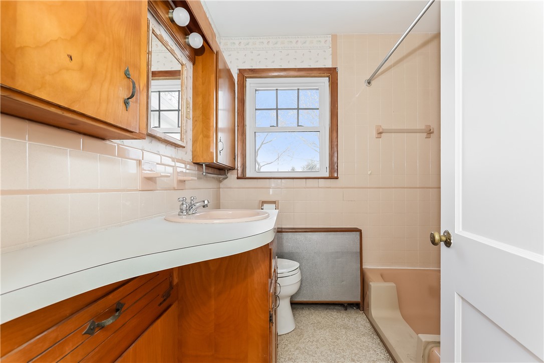 1581 West Main Road Middletown, RI 02842 - Photo 15 of 37 Bathroom 1st Floor