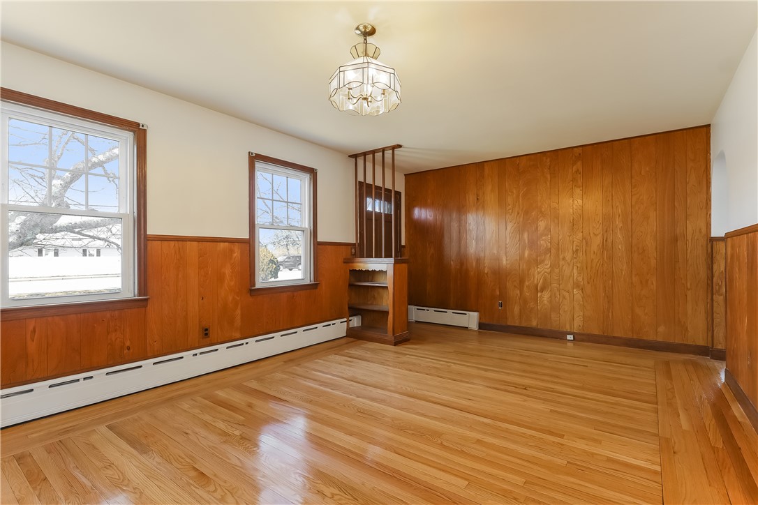 1581 West Main Road Middletown, RI 02842 - Photo 6 of 37 Dining Room - Front Entrance