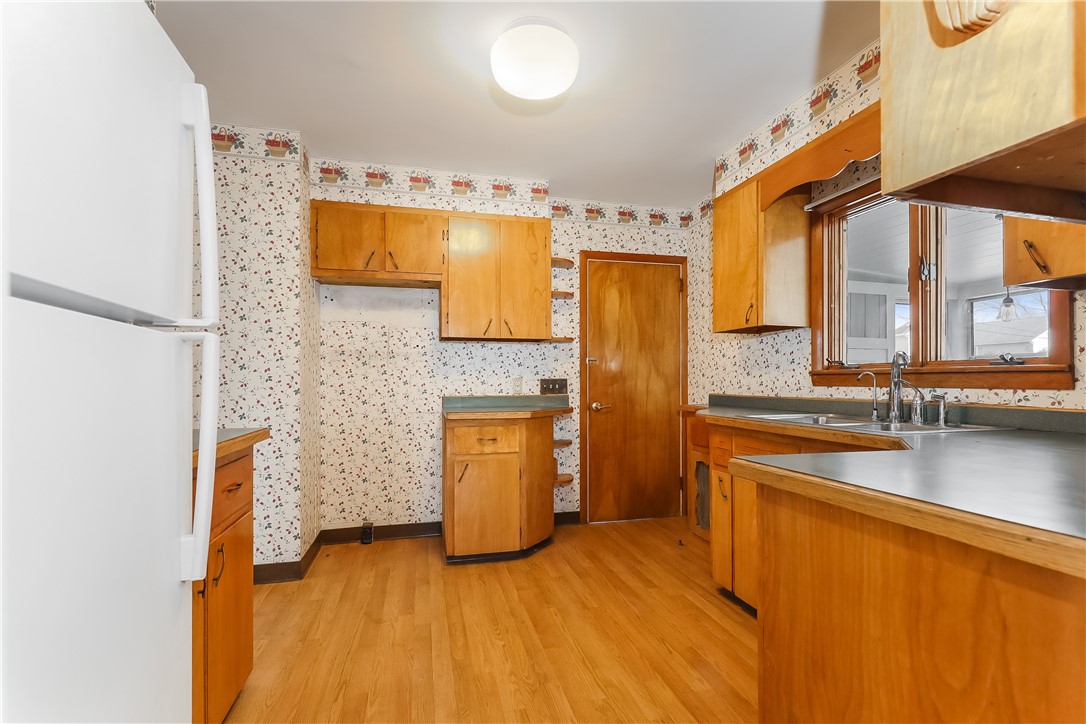 1581 West Main Road Middletown, RI 02842 - Photo 8 of 37 Kitchen