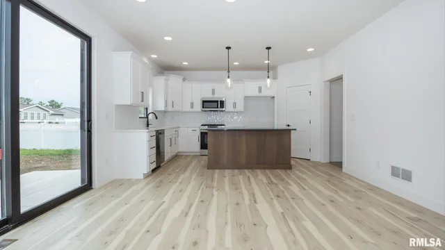 $550,000 | 353 North Pocono Avenue, Morton, IL 61550