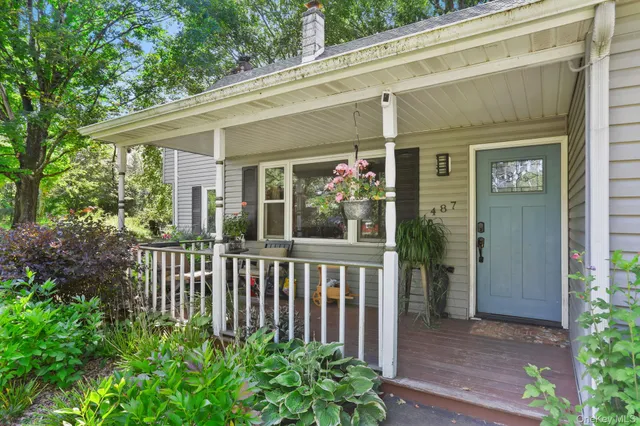 a view of a house with porch