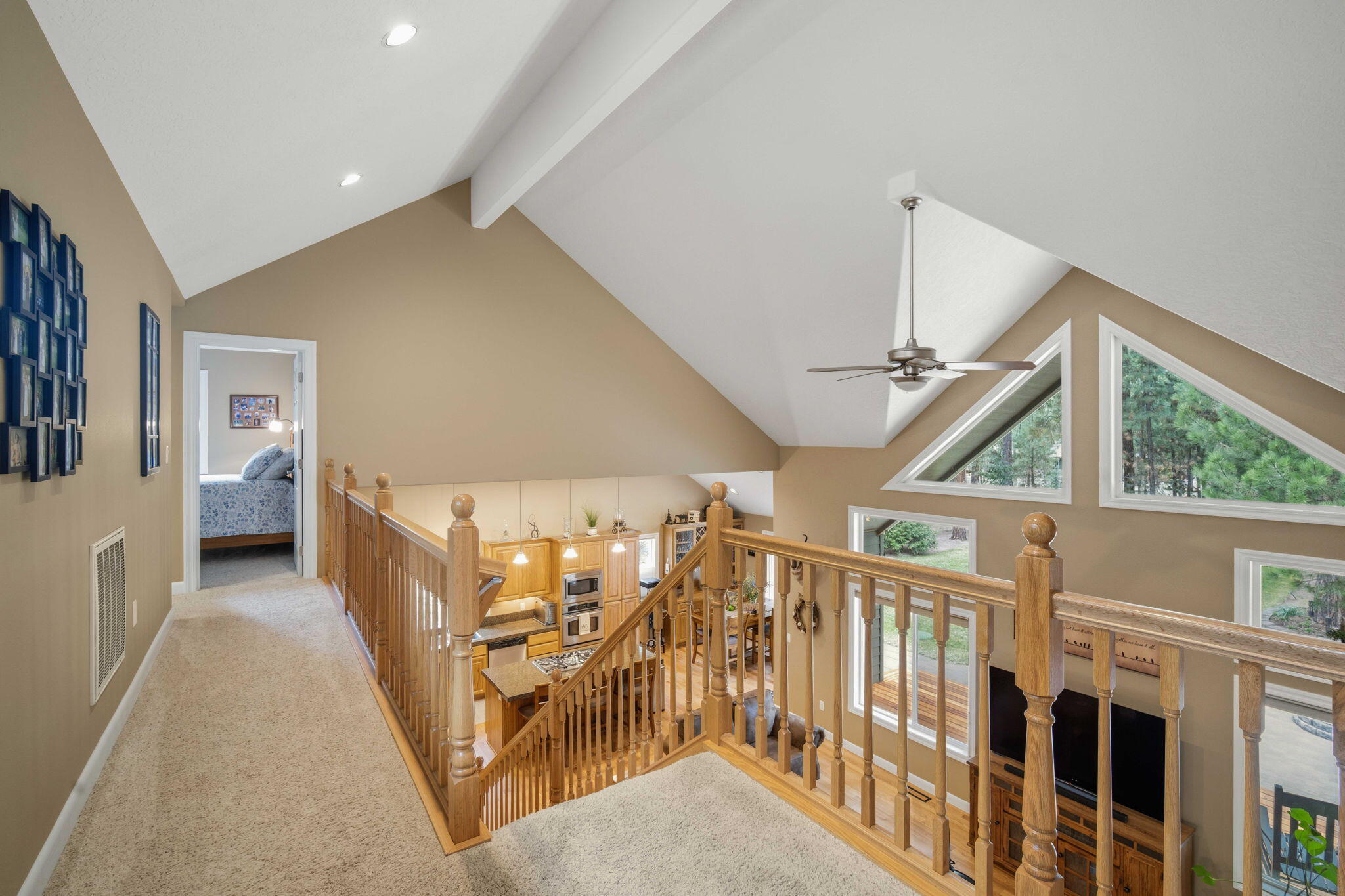 14234 Whitewater Loop La Pine, OR 97739 - Photo 27 of 62 Upstairs bedroom separation overlooking the greatroom