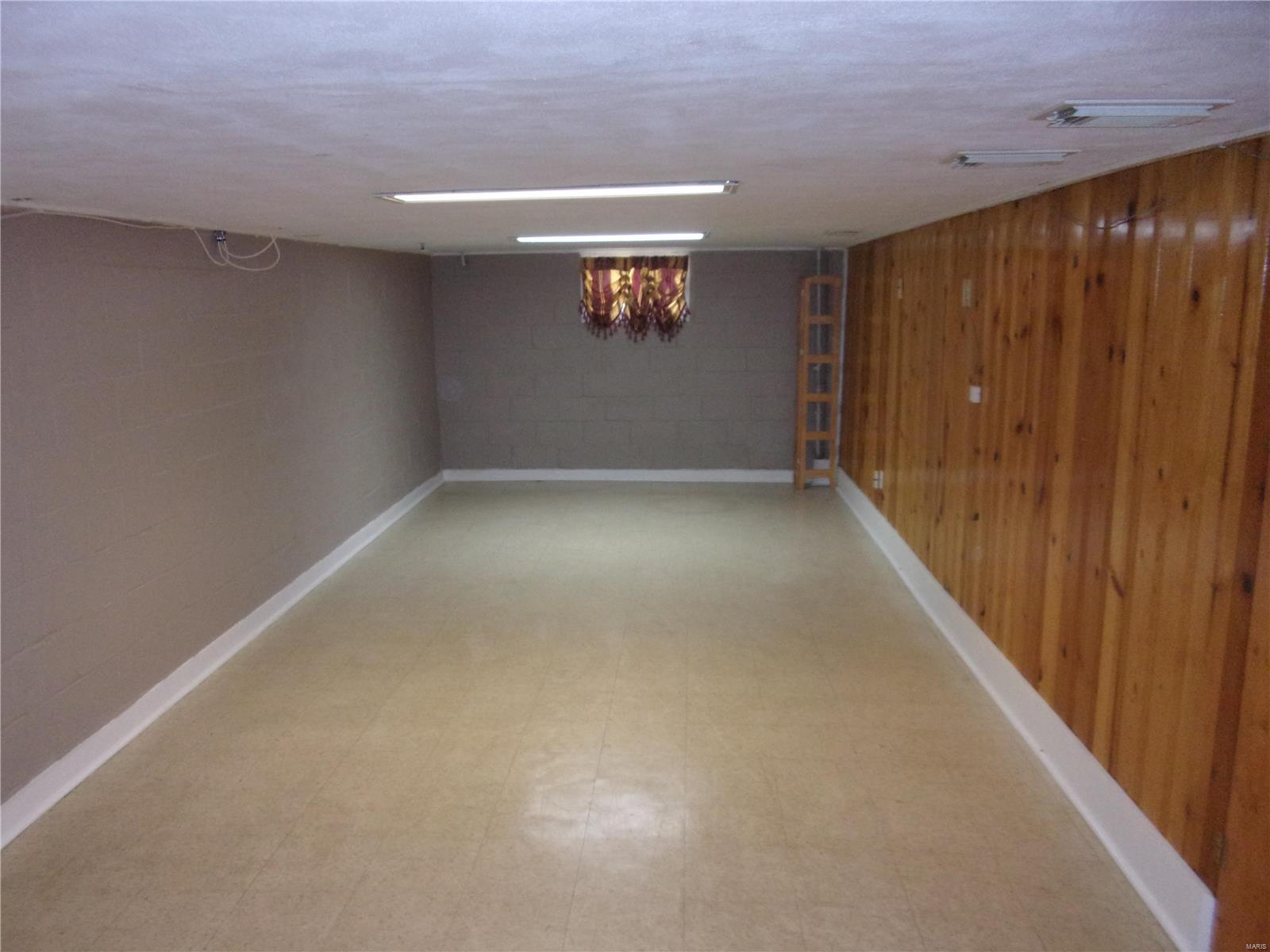 990 North New Florissant Road Florissant, MO 63031 - Photo 12 of 17