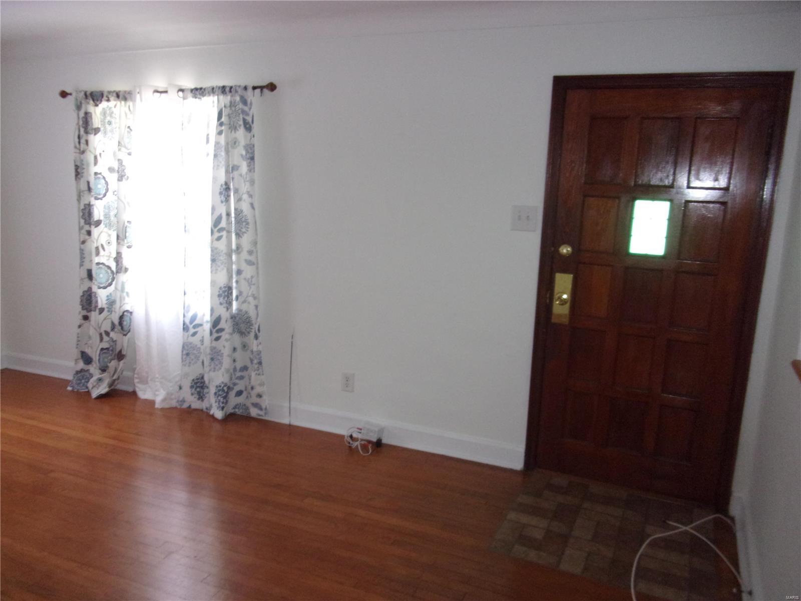 990 North New Florissant Road Florissant, MO 63031 - Photo 2 of 17