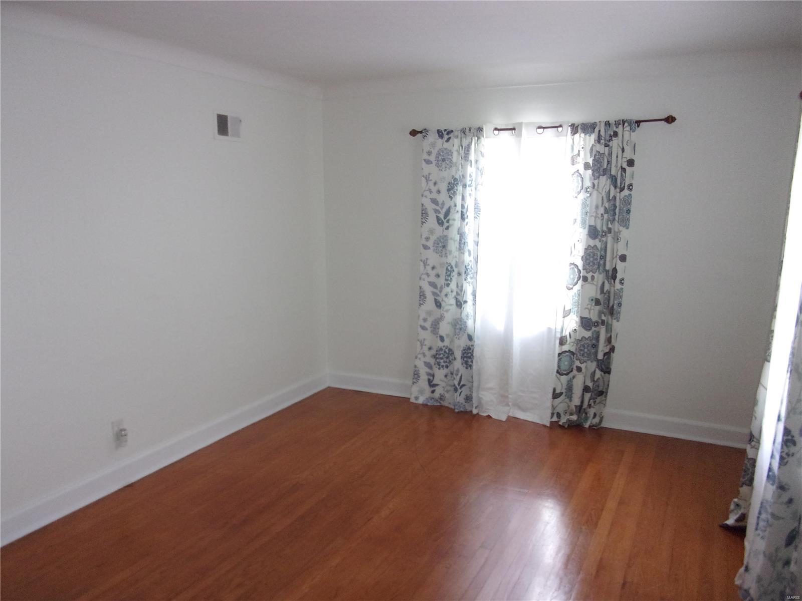 990 North New Florissant Road Florissant, MO 63031 - Photo 3 of 17