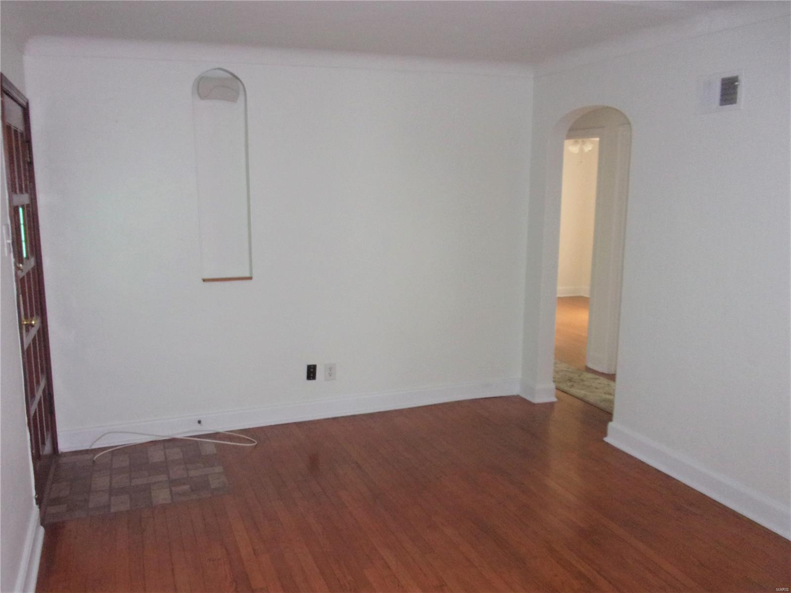 990 North New Florissant Road Florissant, MO 63031 - Photo 4 of 17