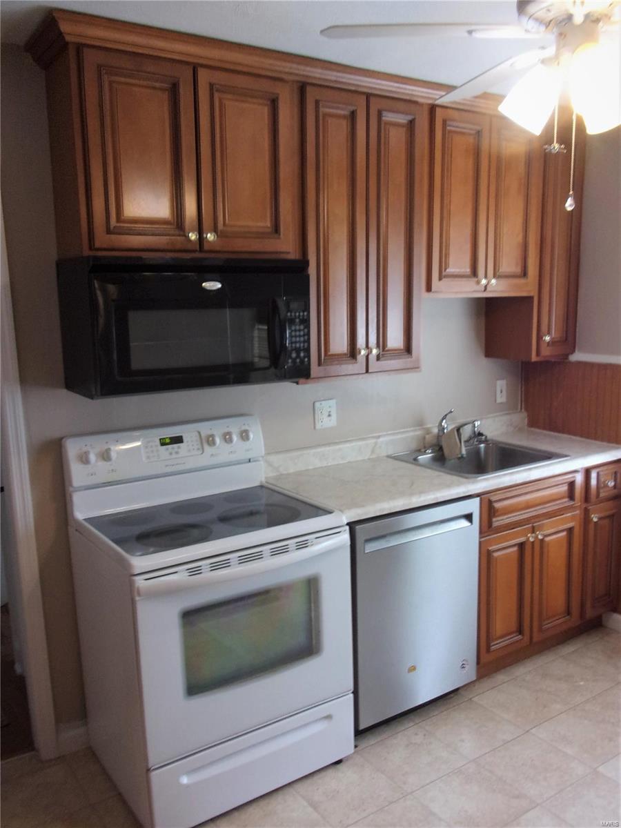 990 North New Florissant Road Florissant, MO 63031 - Photo 6 of 17