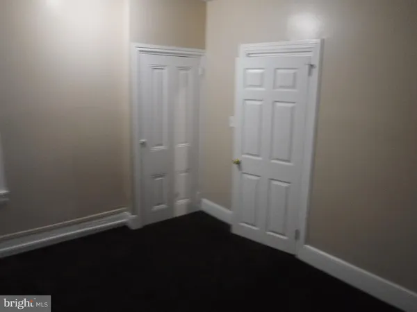 a view of empty room with window