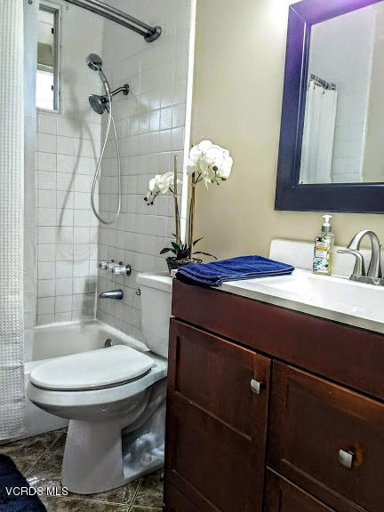 1004 Rialto Street Oxnard, CA 93035 - Photo 12 of 26 BathRoom