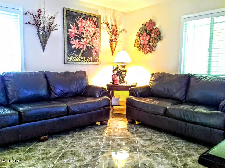 1004 Rialto Street Oxnard, CA 93035 - Photo 4 of 26 Living