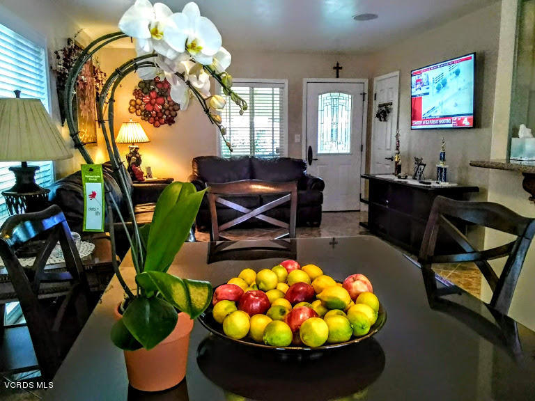 1004 Rialto Street Oxnard, CA 93035 - Photo 5 of 26 Living-Dinning 2a
