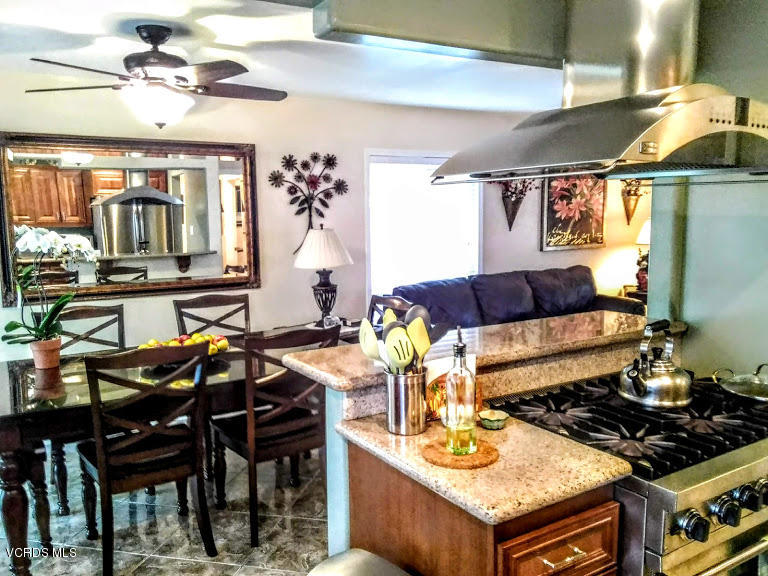 1004 Rialto Street Oxnard, CA 93035 - Photo 6 of 26 Kitchen-Dinning