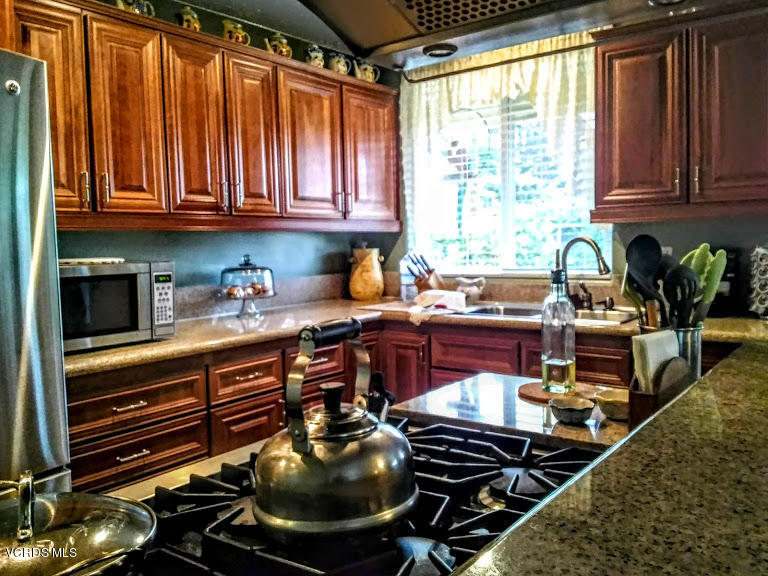 1004 Rialto Street Oxnard, CA 93035 - Photo 7 of 26 Kitchen 2