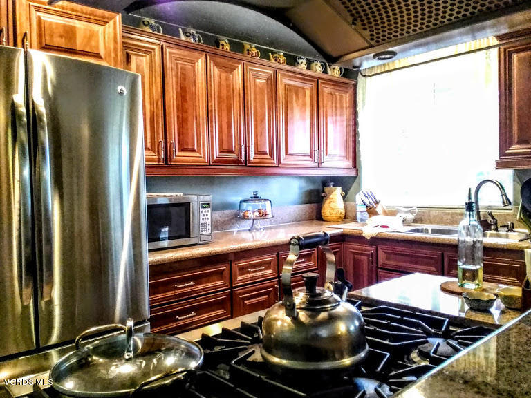 1004 Rialto Street Oxnard, CA 93035 - Photo 9 of 26 Kitchen 3