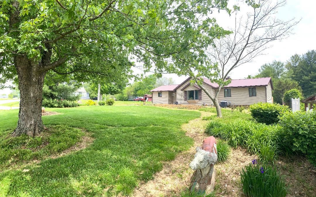832 East Hollars Road Bloomfield, IN 47424 - Photo 4 of 36