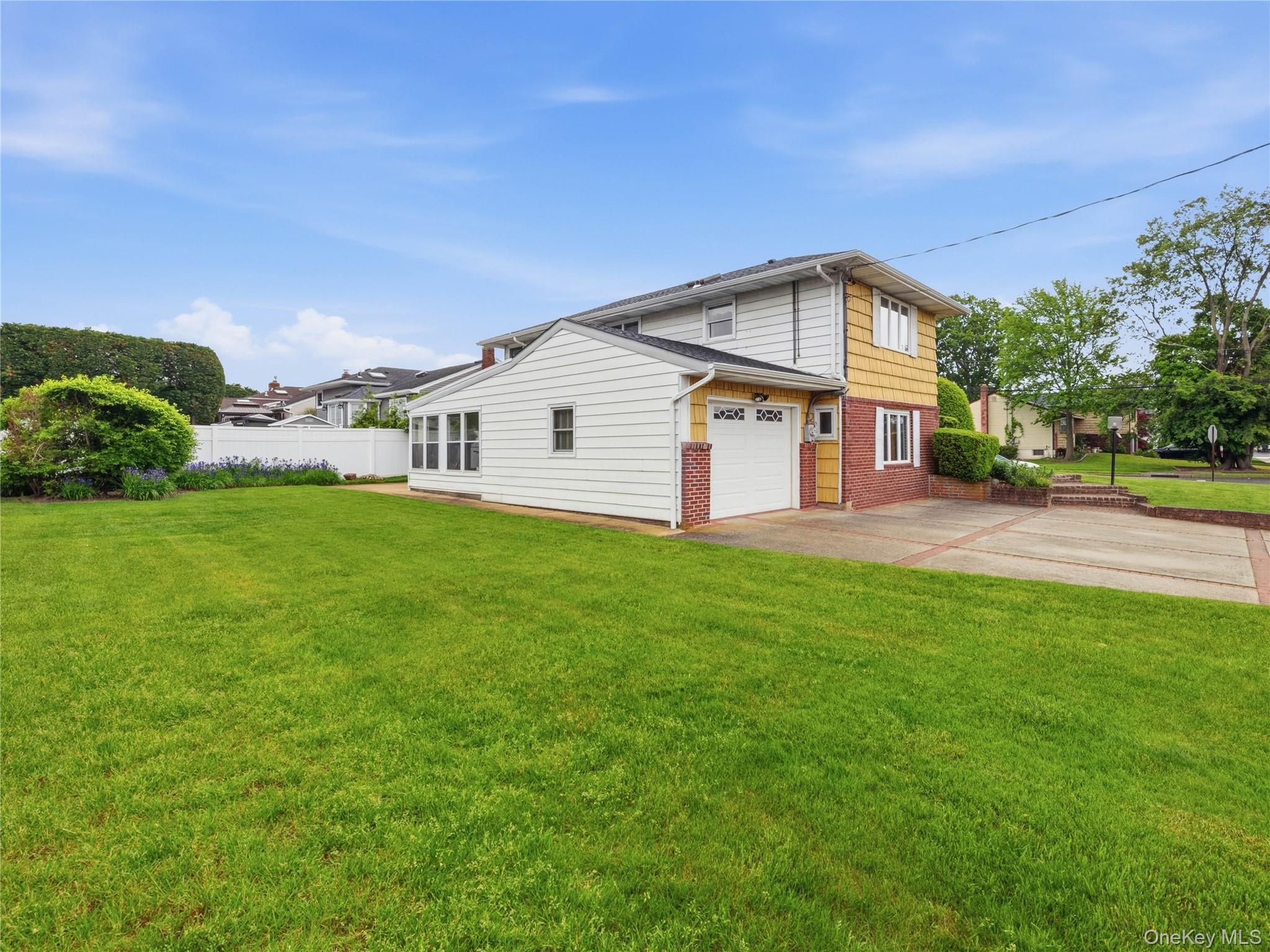 70 Polo Road Massapequa, NY 11758 - Photo 30 of 39