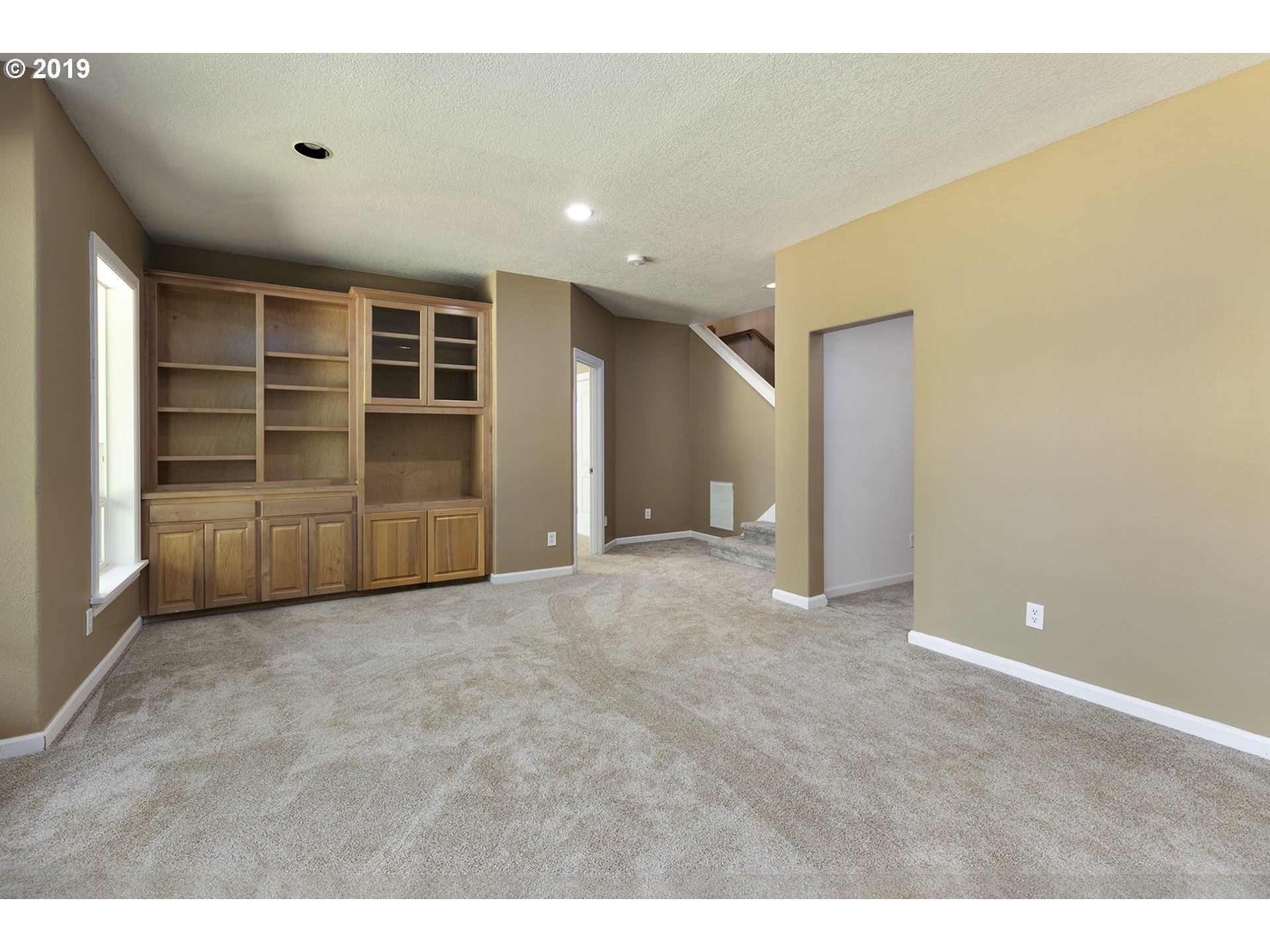 1925 Hillcrest Drive West Linn, OR 97068 - Photo 18 of 32 a view of an empty room with a cabinet and mirrors