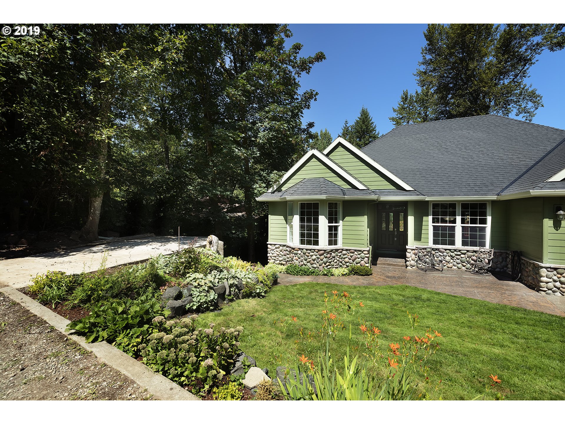 1925 Hillcrest Drive West Linn, OR 97068 - Photo 2 of 32 a front view of a house with a garden