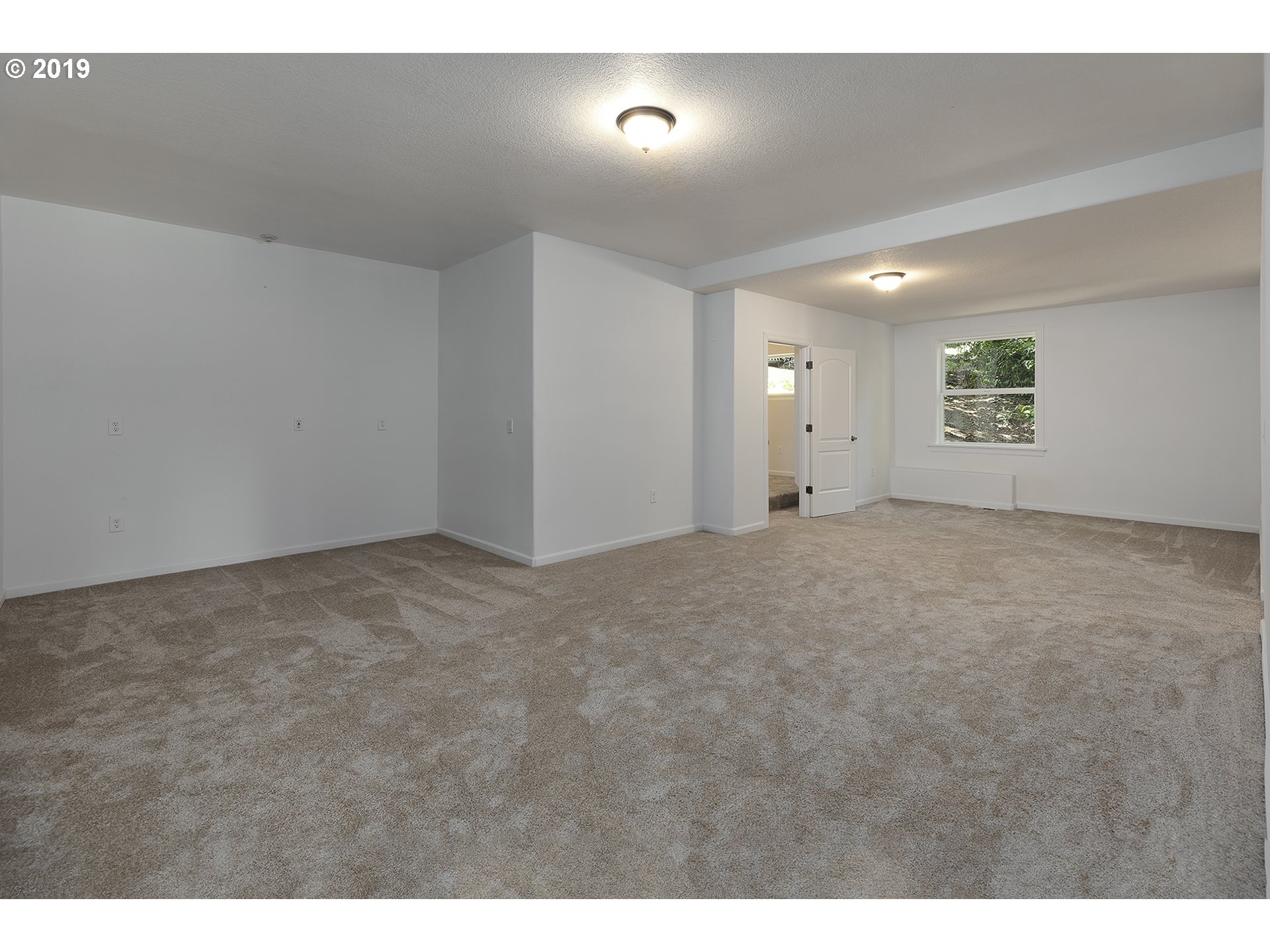 1925 Hillcrest Drive West Linn, OR 97068 - Photo 22 of 32 a view of an empty room