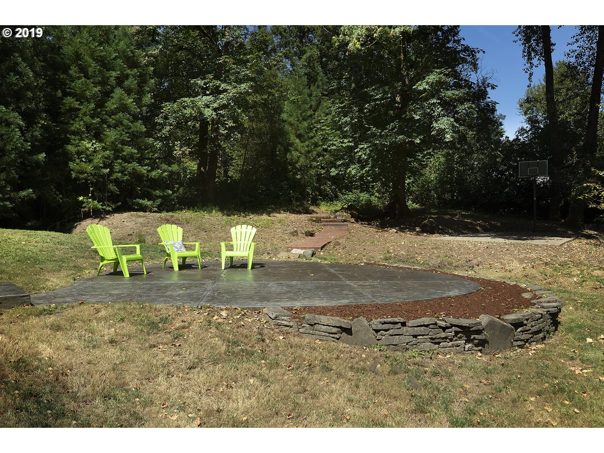 1925 Hillcrest Drive West Linn, OR 97068 - Photo 28 of 32 a view of yard