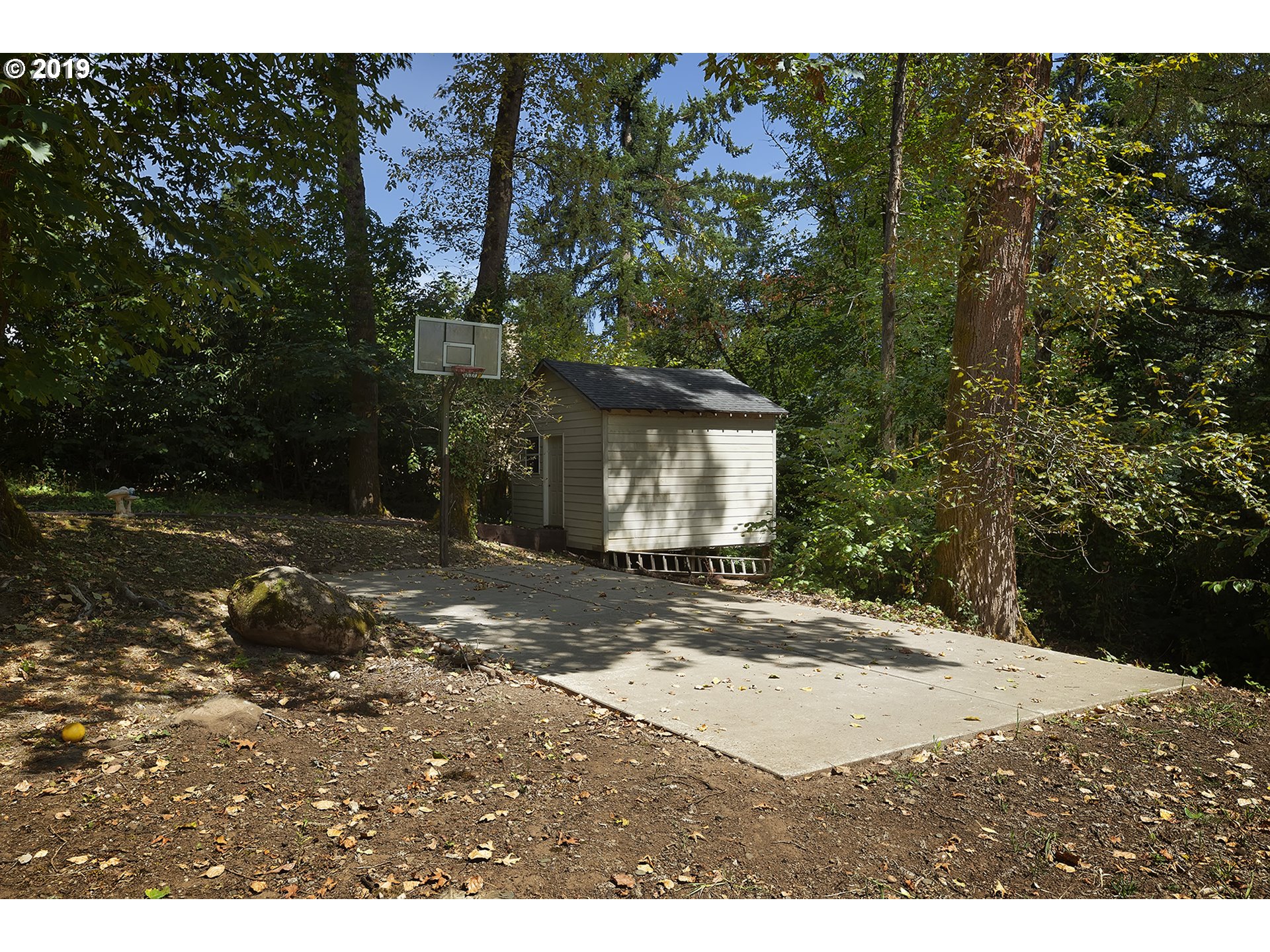 1925 Hillcrest Drive West Linn, OR 97068 - Photo 29 of 32 a view of outdoor space and yard